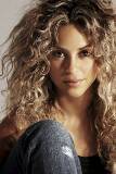Shakira con el pelo Rizado